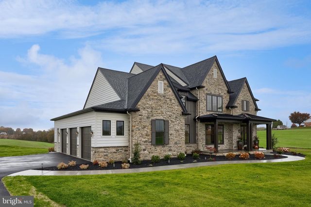 72 BOMBERGER RD, Lititz, PA 17543