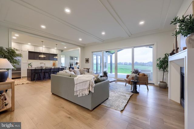 72 BOMBERGER RD, Lititz, PA 17543
