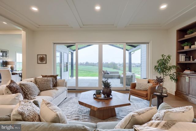 72 BOMBERGER RD, Lititz, PA 17543