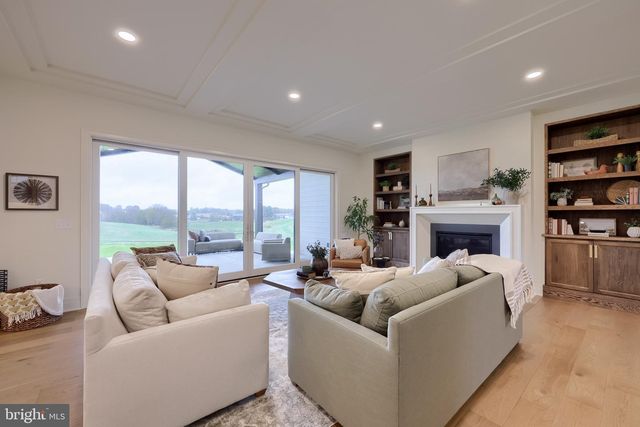 72 BOMBERGER RD, Lititz, PA 17543