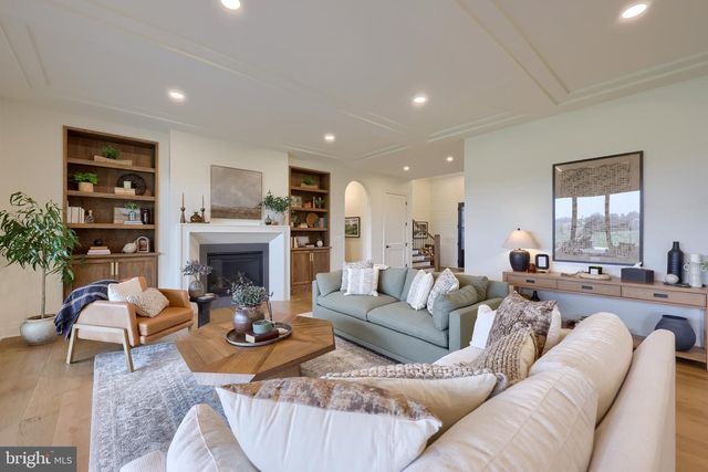 72 BOMBERGER RD, Lititz, PA 17543