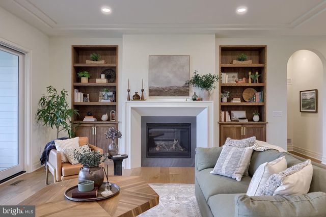 72 BOMBERGER RD, Lititz, PA 17543