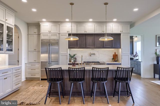 72 BOMBERGER RD, Lititz, PA 17543