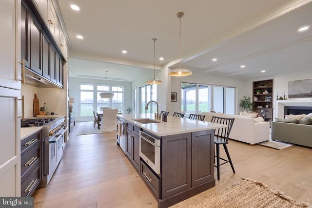 72 BOMBERGER RD, Lititz, PA 17543
