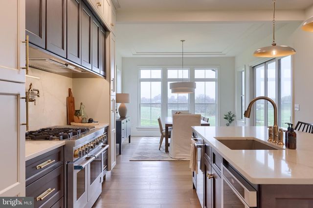 72 BOMBERGER RD, Lititz, PA 17543