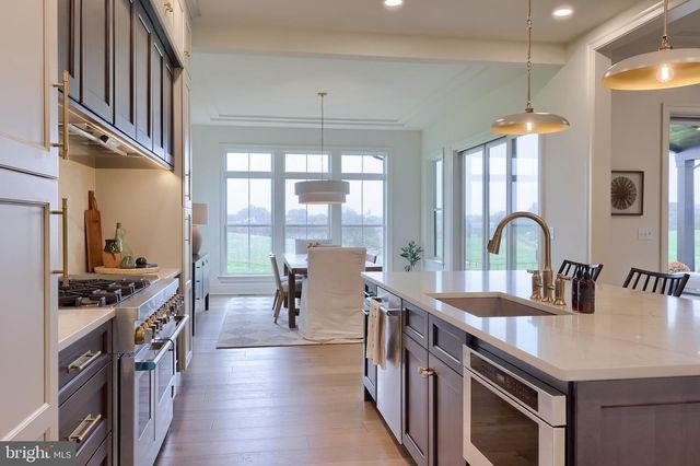 72 BOMBERGER RD, Lititz, PA 17543