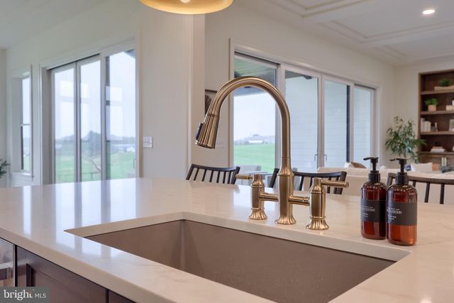 72 BOMBERGER RD, Lititz, PA 17543