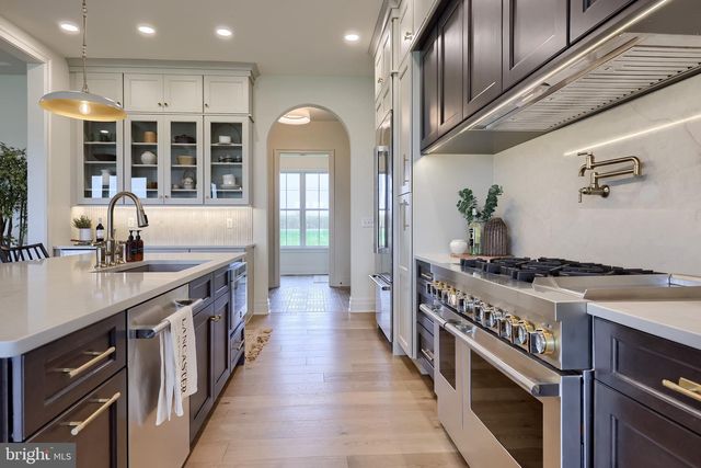 72 BOMBERGER RD, Lititz, PA 17543