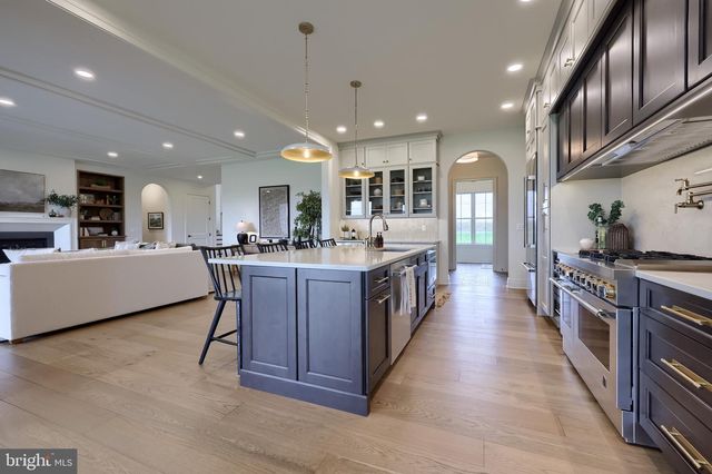 72 BOMBERGER RD, Lititz, PA 17543