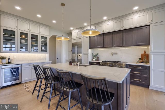 72 BOMBERGER RD, Lititz, PA 17543