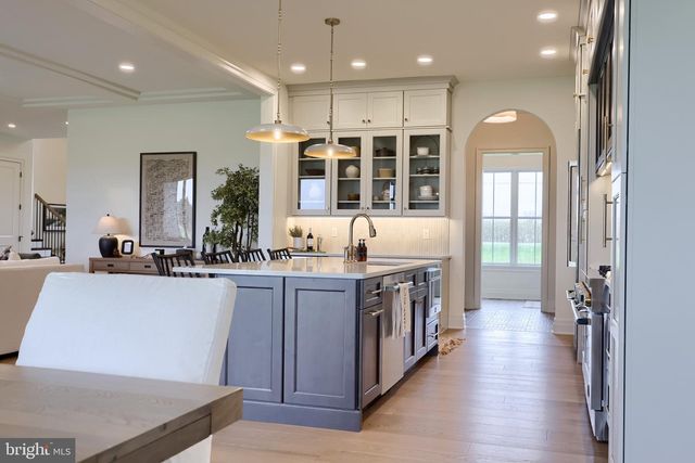 72 BOMBERGER RD, Lititz, PA 17543