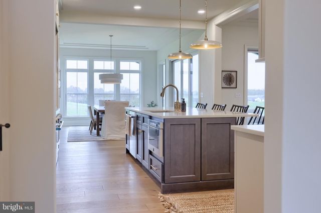 72 BOMBERGER RD, Lititz, PA 17543