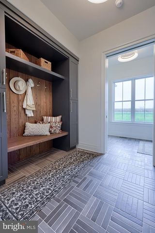 72 BOMBERGER RD, Lititz, PA 17543