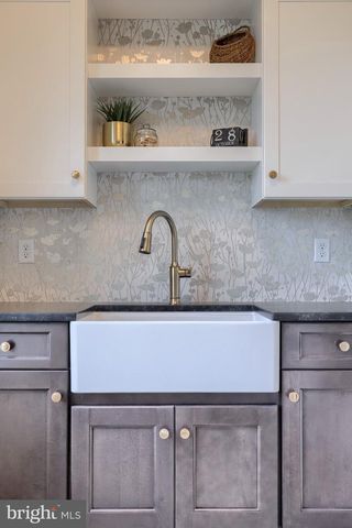 72 BOMBERGER RD, Lititz, PA 17543