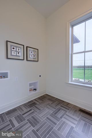 72 BOMBERGER RD, Lititz, PA 17543