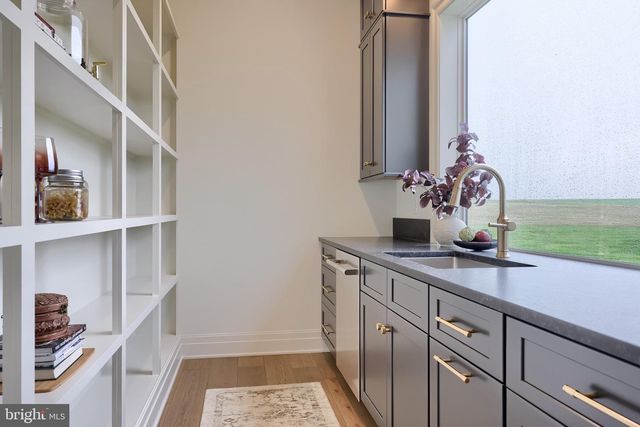 72 BOMBERGER RD, Lititz, PA 17543