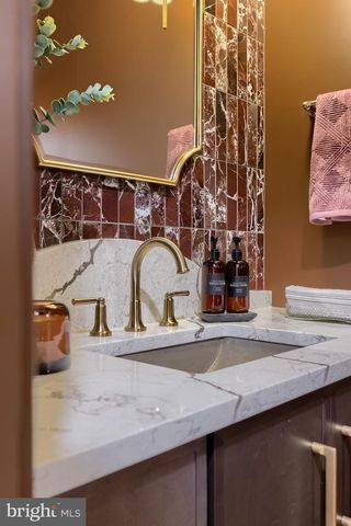 72 BOMBERGER RD, Lititz, PA 17543