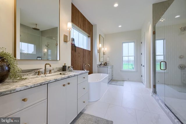 72 BOMBERGER RD, Lititz, PA 17543