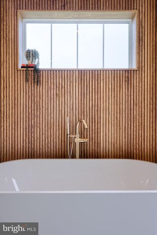 72 BOMBERGER RD, Lititz, PA 17543