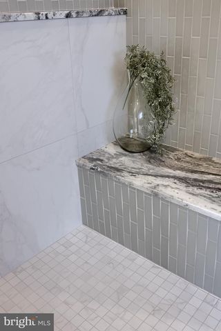 72 BOMBERGER RD, Lititz, PA 17543