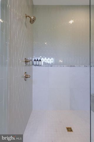 72 BOMBERGER RD, Lititz, PA 17543
