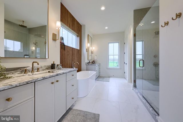 72 BOMBERGER RD, Lititz, PA 17543