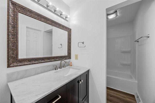 3006 Wayne Ave, Iowa City, IA 52240