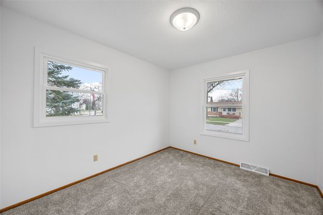 3006 Wayne Ave, Iowa City, IA 52240