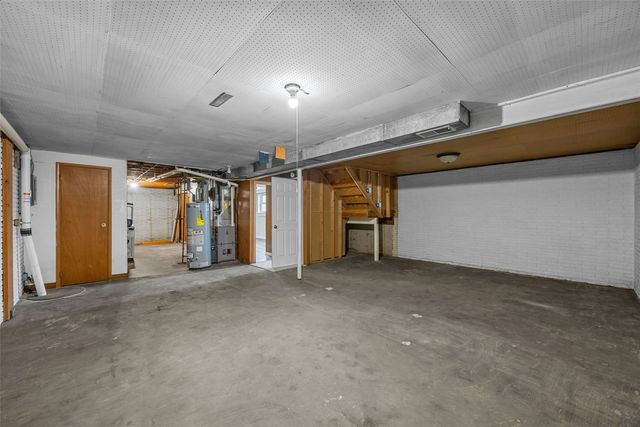 3006 Wayne Ave, Iowa City, IA 52240