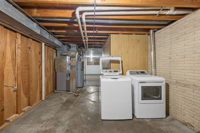 3006 Wayne Ave, Iowa City, IA 52240