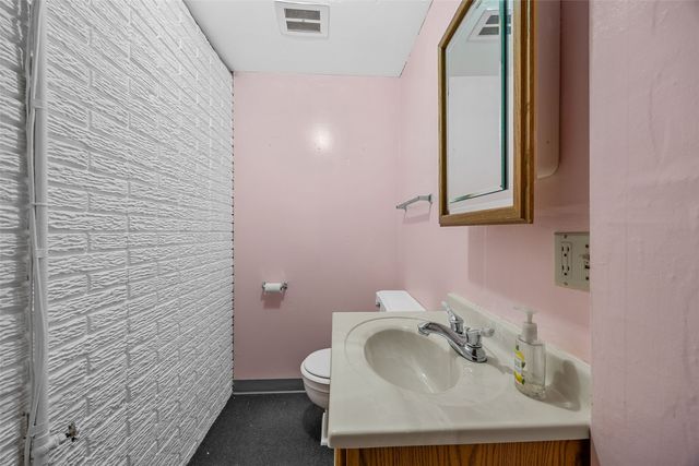 3006 Wayne Ave, Iowa City, IA 52240