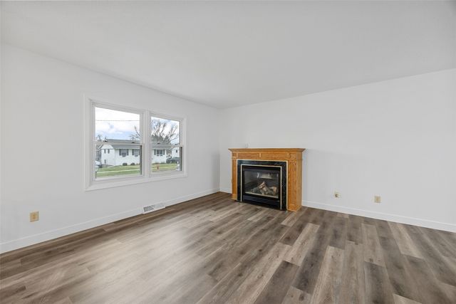 3006 Wayne Ave, Iowa City, IA 52240