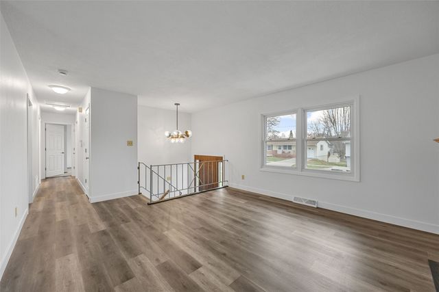 3006 Wayne Ave, Iowa City, IA 52240