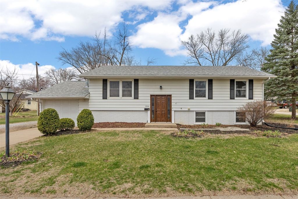 3006 Wayne Ave, Iowa City, IA 52240