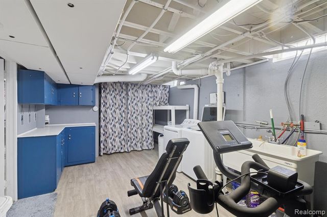 33233 Lyndon Street, Livonia, MI 48154