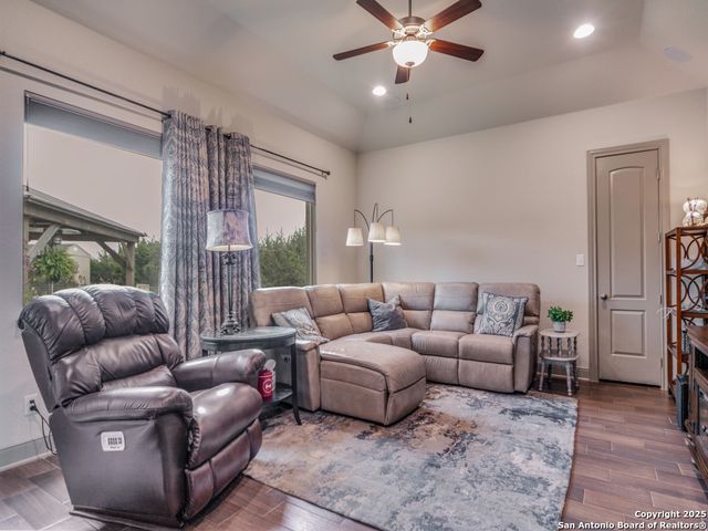 121 Pond View, Spring Branch, TX 78070