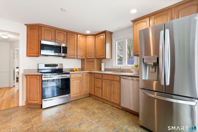 10 Millspaugh Drive, Fairfield, CT 06824