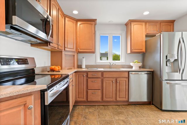 10 Millspaugh Drive, Fairfield, CT 06824