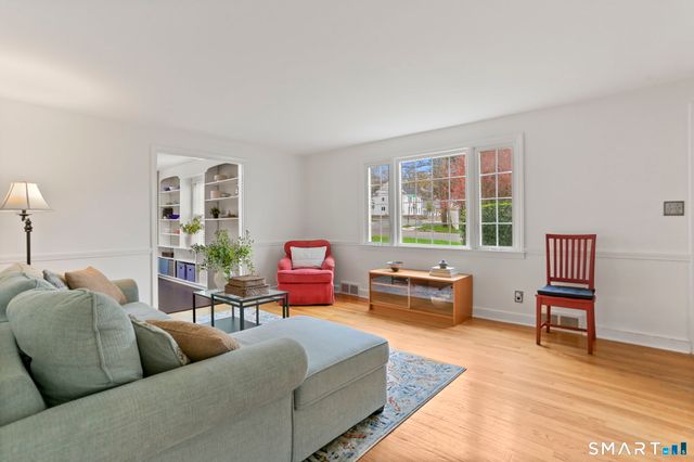 10 Millspaugh Drive, Fairfield, CT 06824