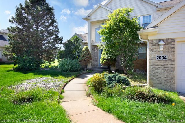 2004 Twin Sun Circle, Commerce Charter Township, MI 48390