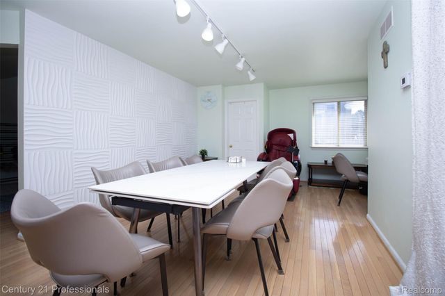 2004 Twin Sun Circle, Commerce Charter Township, MI 48390