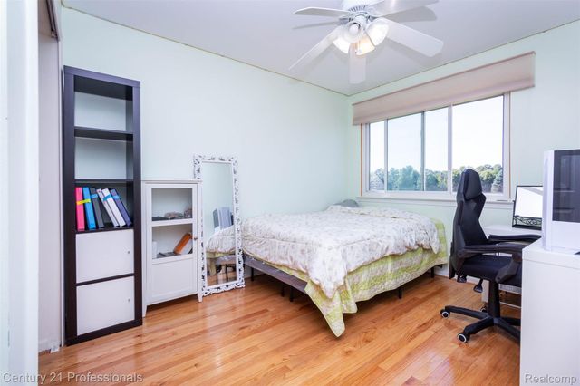 2004 Twin Sun Circle, Commerce Charter Township, MI 48390