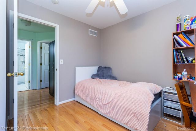 2004 Twin Sun Circle, Commerce Charter Township, MI 48390