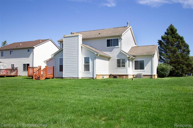 2004 Twin Sun Circle, Commerce Charter Township, MI 48390