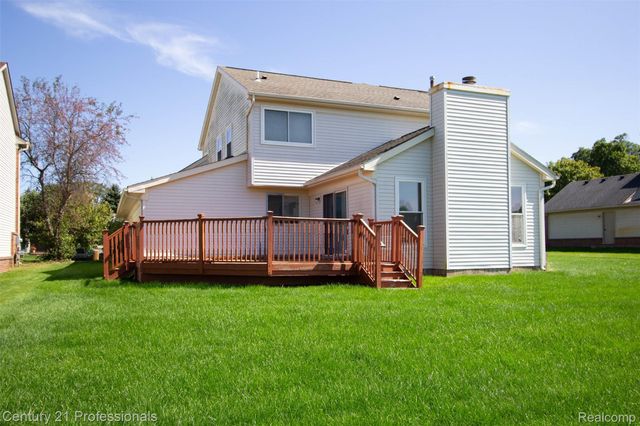 2004 Twin Sun Circle, Commerce Charter Township, MI 48390