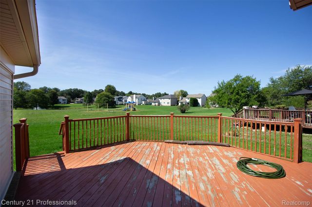 2004 Twin Sun Circle, Commerce Charter Township, MI 48390