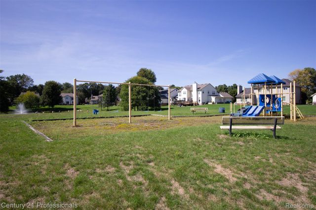 2004 Twin Sun Circle, Commerce Charter Township, MI 48390