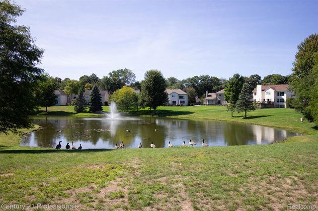 2004 Twin Sun Circle, Commerce Charter Township, MI 48390
