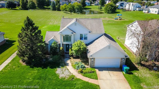 2004 Twin Sun Circle, Commerce Charter Township, MI 48390