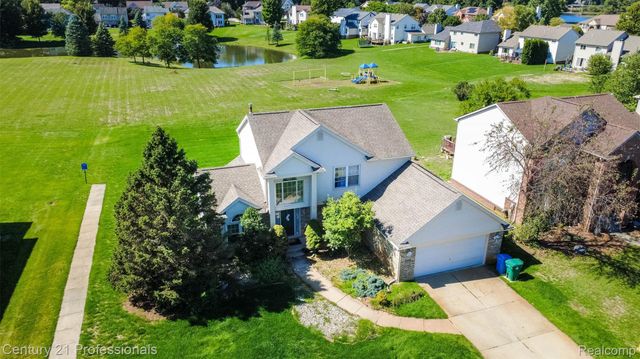 2004 Twin Sun Circle, Commerce Charter Township, MI 48390